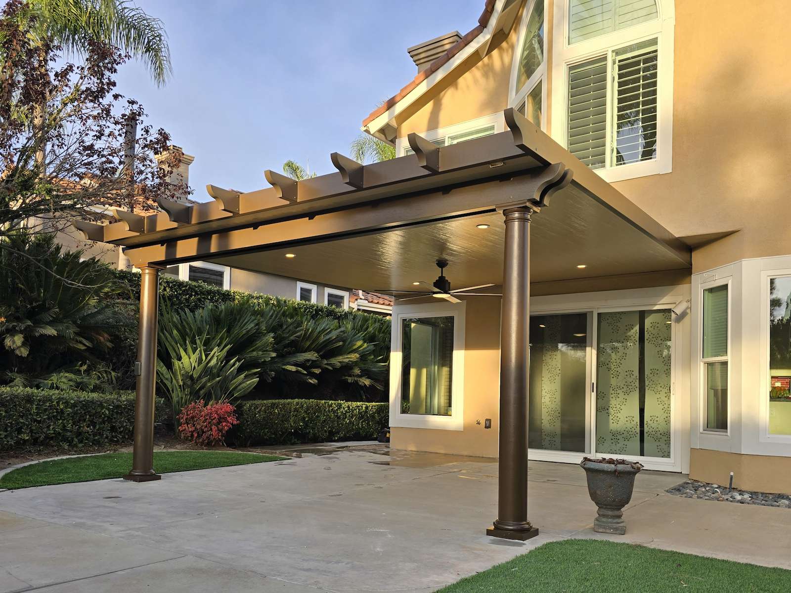 Siennawood attached solid insulated patio cover with scallop tails and fiberglass columns in San Diego California